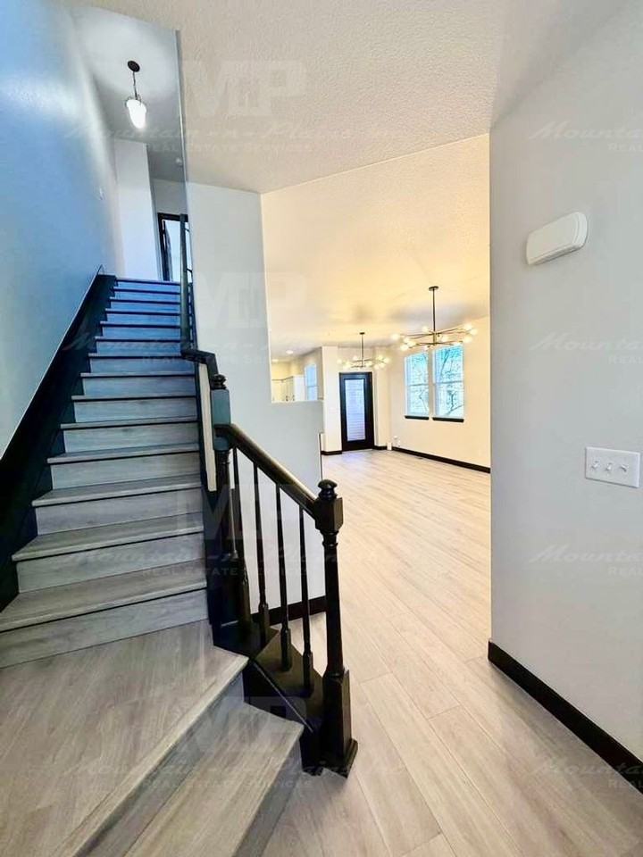 3809 Rock Creek Dr - Photo 2 of 23