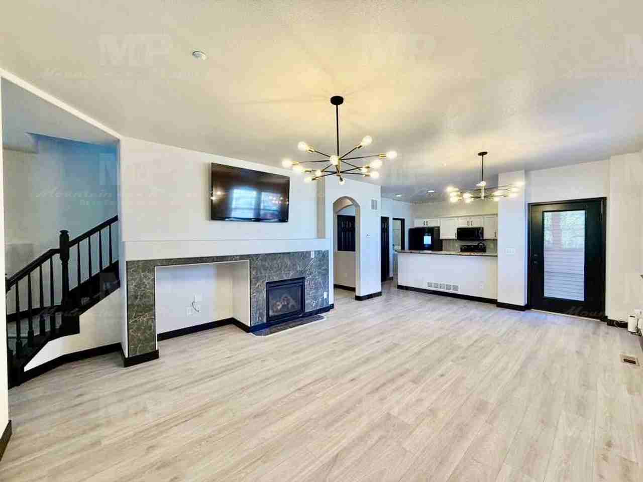 3809 Rock Creek Dr - Photo 3 of 23