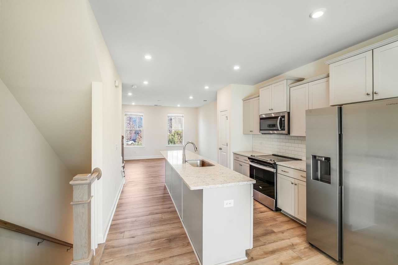 334 Simeon Dr - Photo 4 of 31