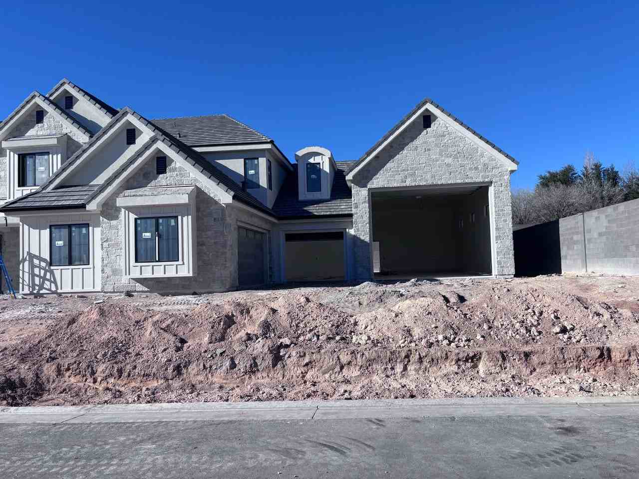 2292 2292 S Tall Grass Ln - Photo 2 of 30