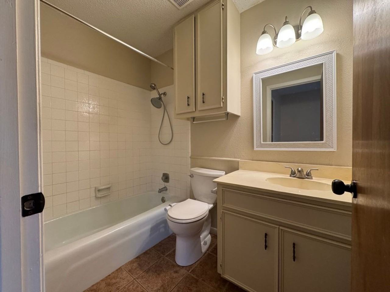 206 Timberlane Dr - Photo 7 of 10