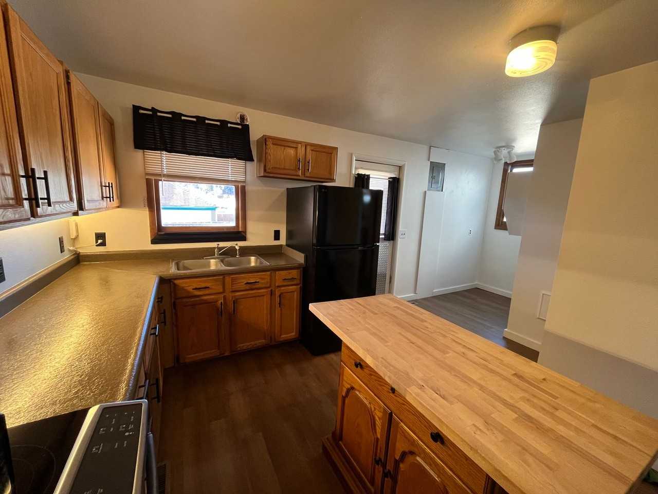 527 N Franklin St - Photo 3 of 17