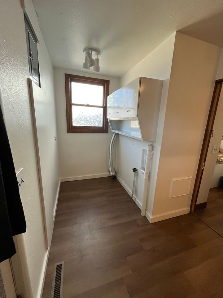 527 N Franklin St - Photo 6 of 17