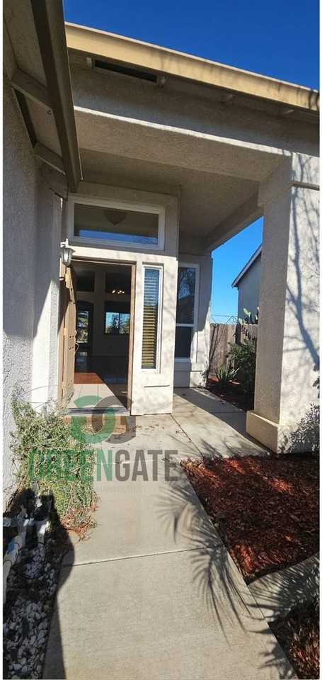 433 Montclair Ln - Photo 6 of 50