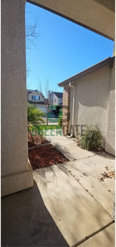 433 Montclair Ln - Photo 7 of 50