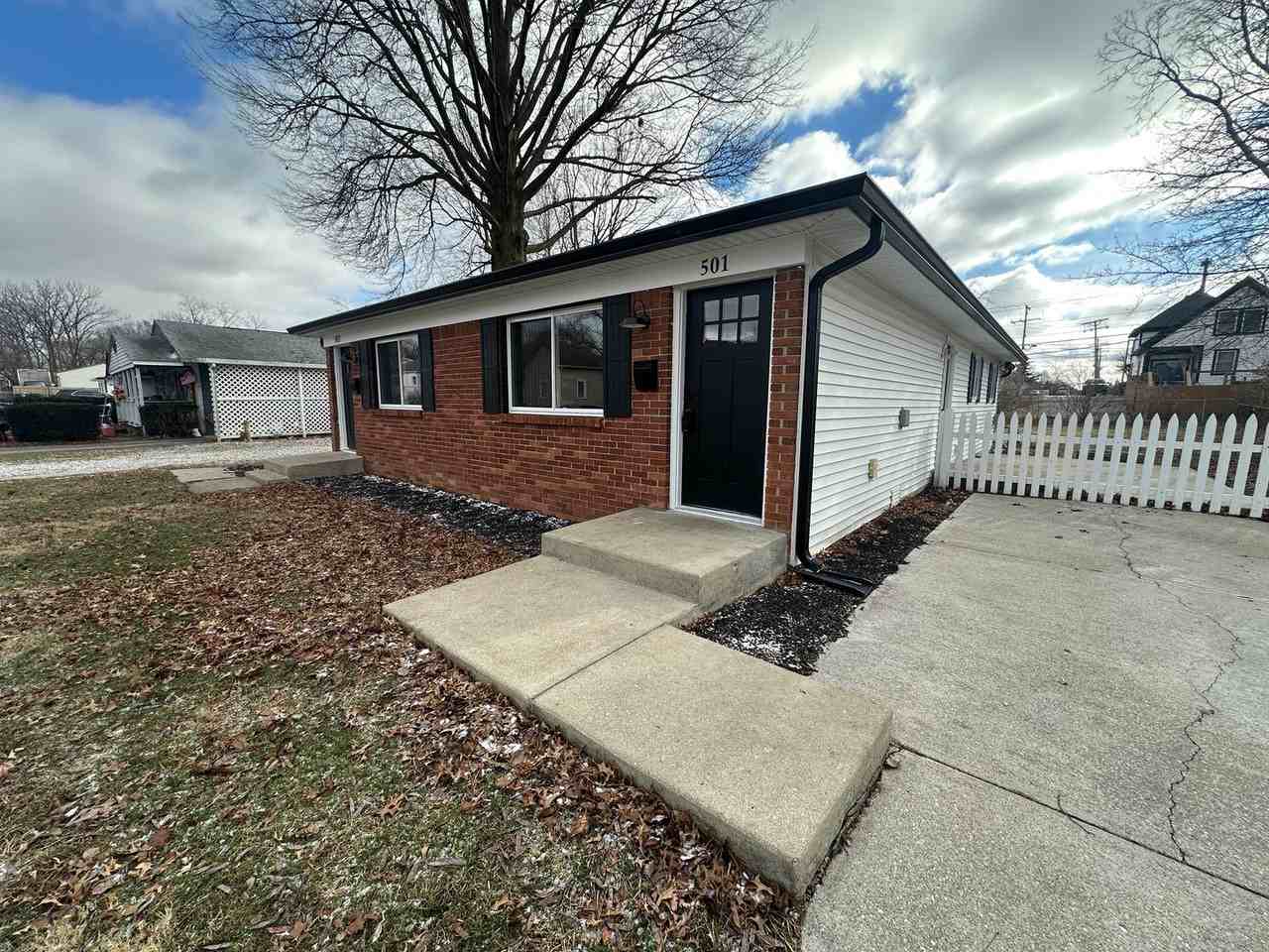 501 E Pearl St - Photo 3 of 17