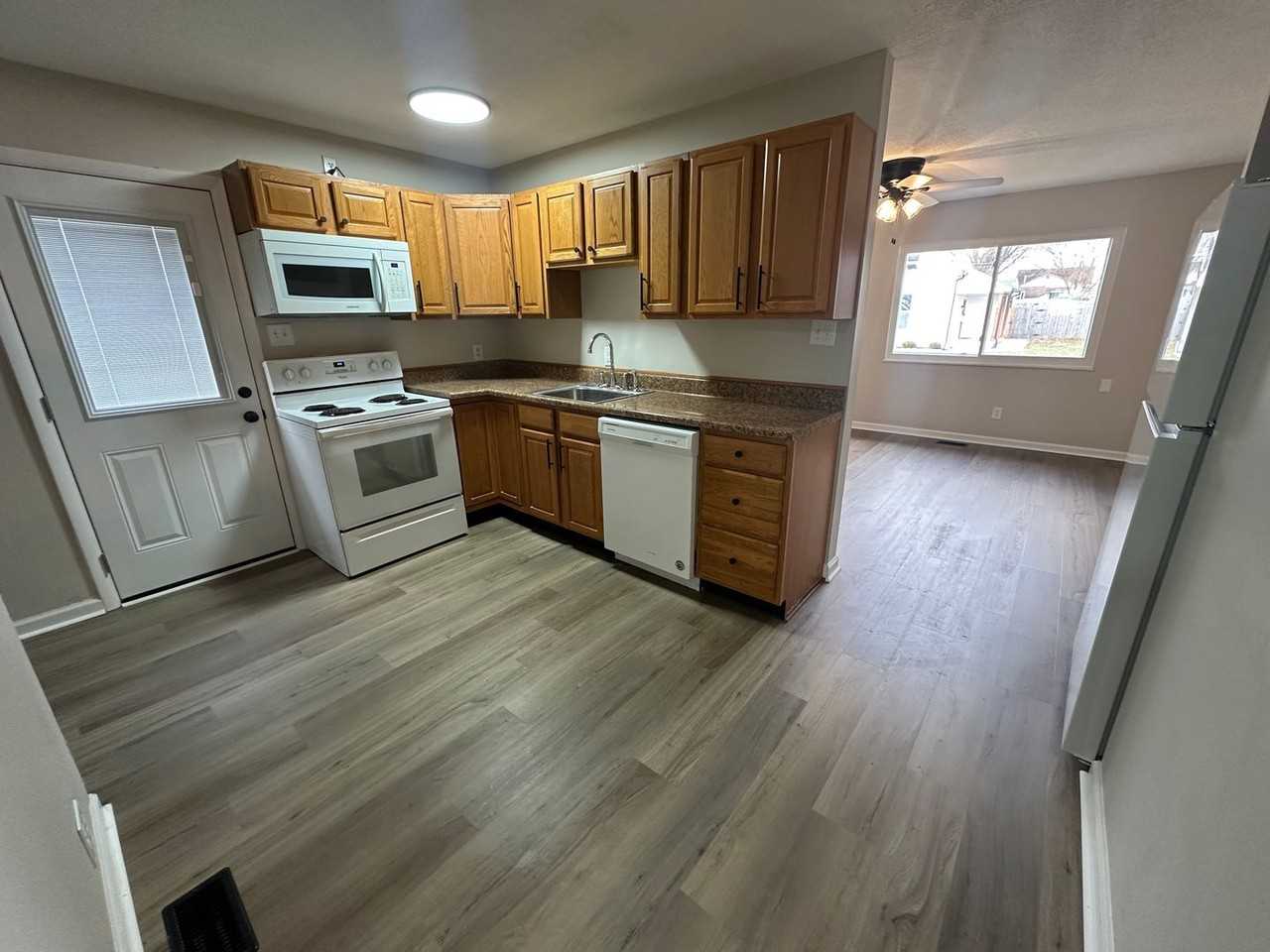 501 E Pearl St - Photo 7 of 17