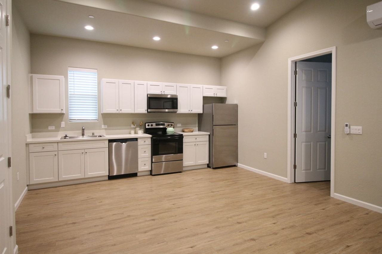 6010 E Sussex Way - Photo 2 of 7