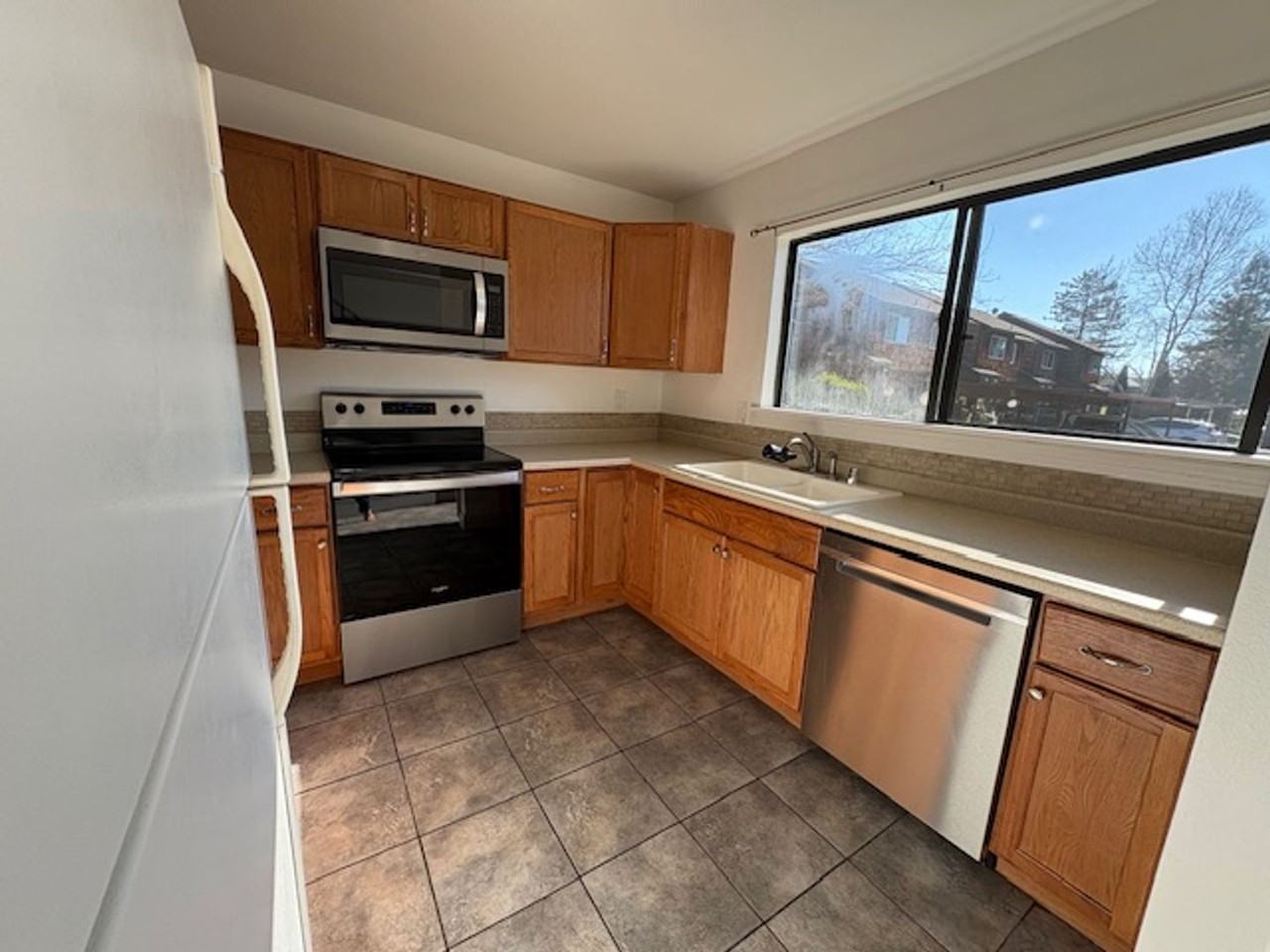 1415 Parkway Dr - Photo 3 of 22