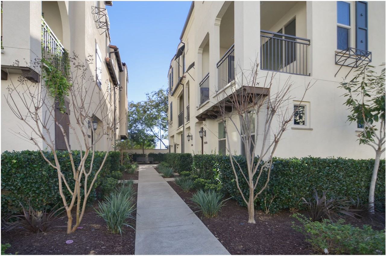 21406 Dahlia Ct - Photo 3 of 30