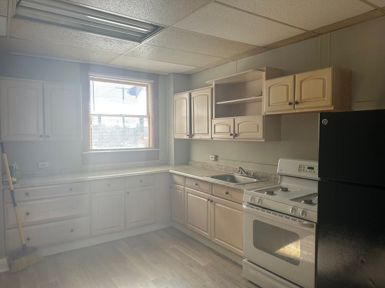 2687 Wilkens Ave - Photo 4 of 12