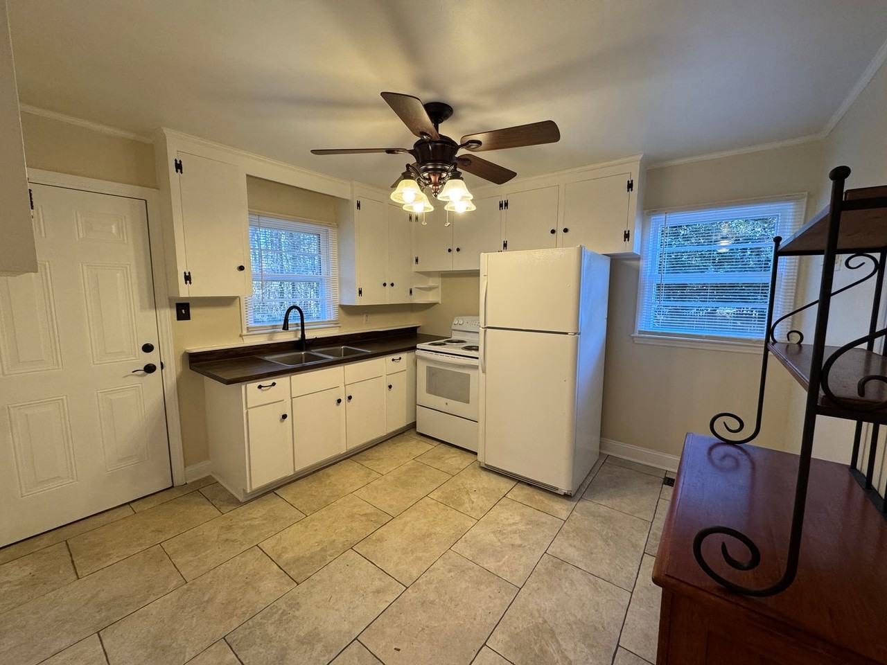 18 Barnes Dr - Photo 4 of 15