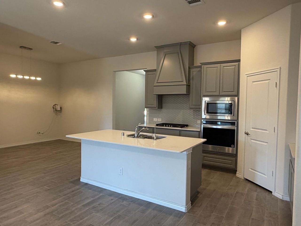 3955 Sidney Ln - Photo 4 of 23