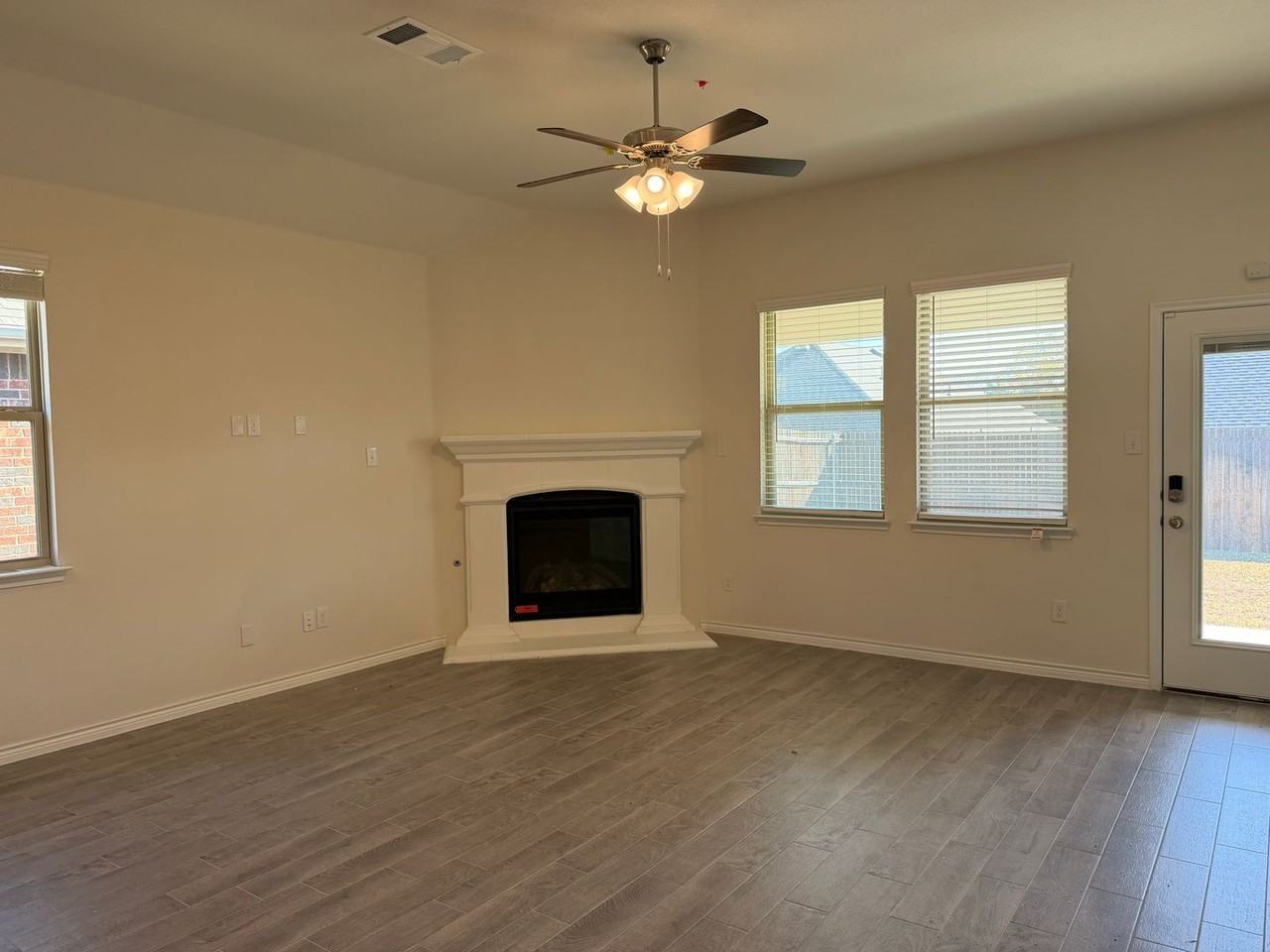 3955 Sidney Ln - Photo 7 of 23