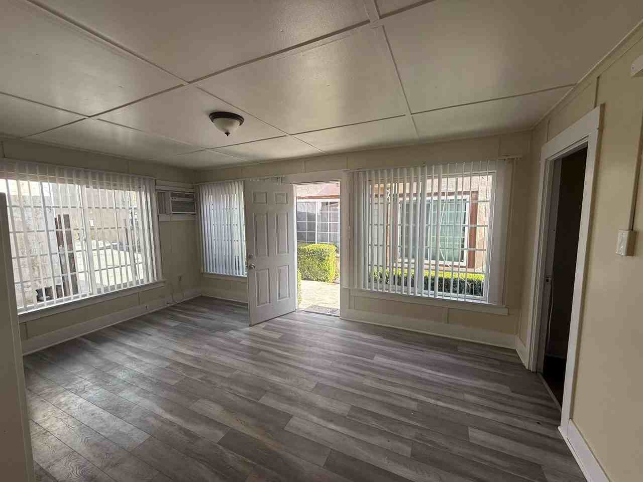 323 E Florida Ave - Photo 4 of 8