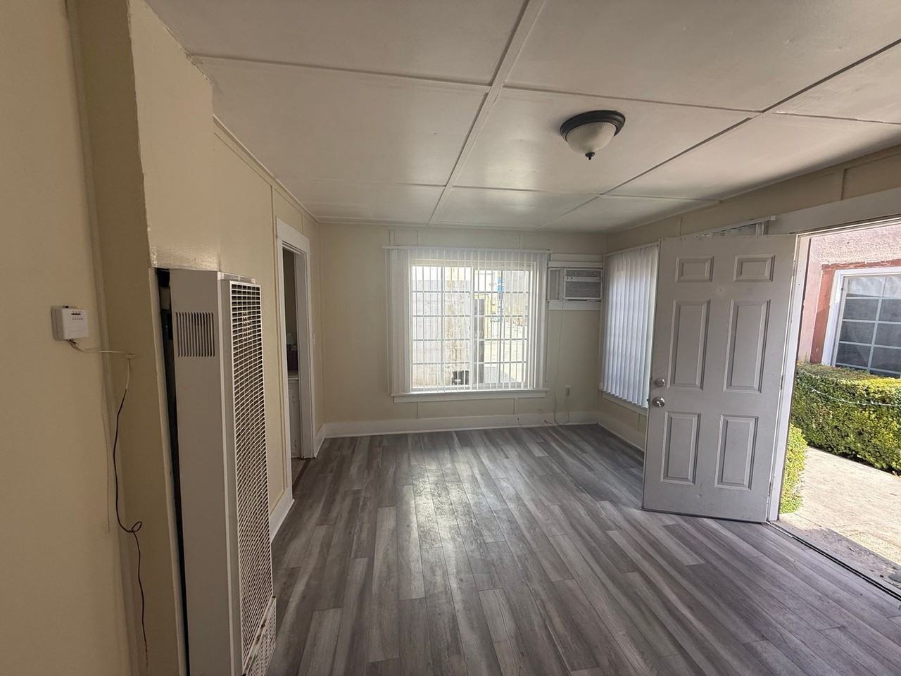 323 E Florida Ave - Photo 2 of 8