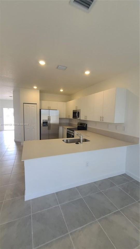 2750 Se 24th Ter - Photo 2 of 7
