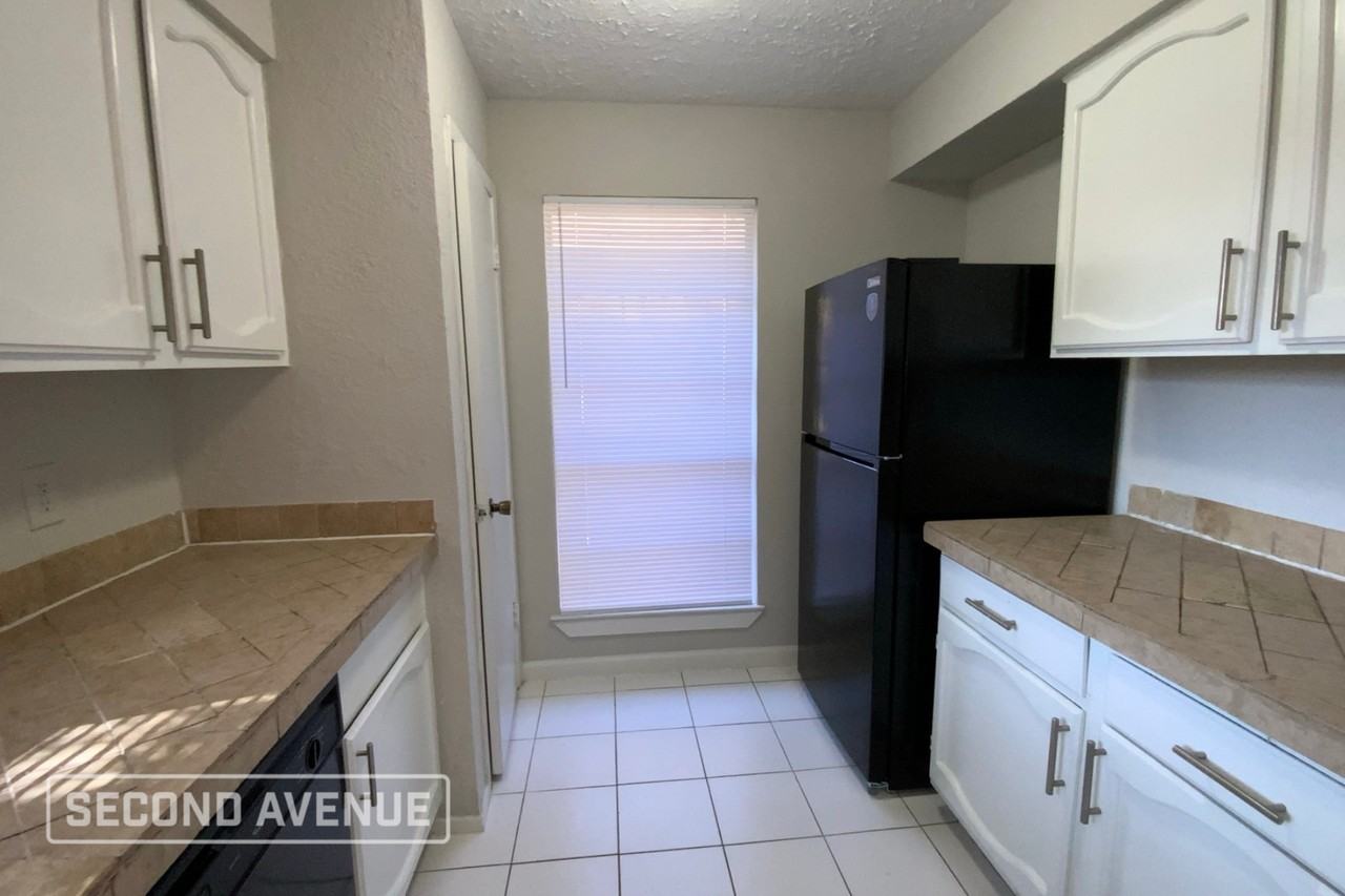 15907 Wingdale Dr - Photo 5 of 17