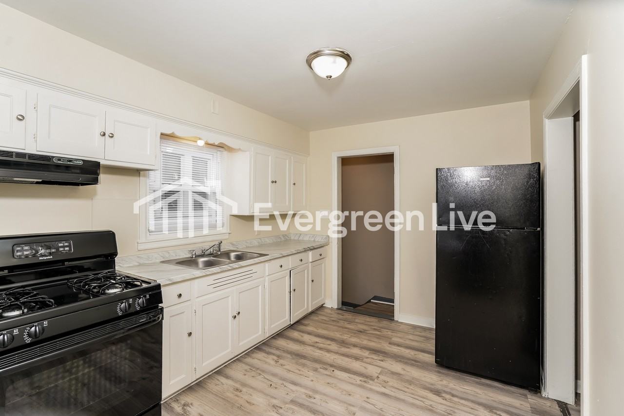 4626 N 42nd St - Photo 3 of 15