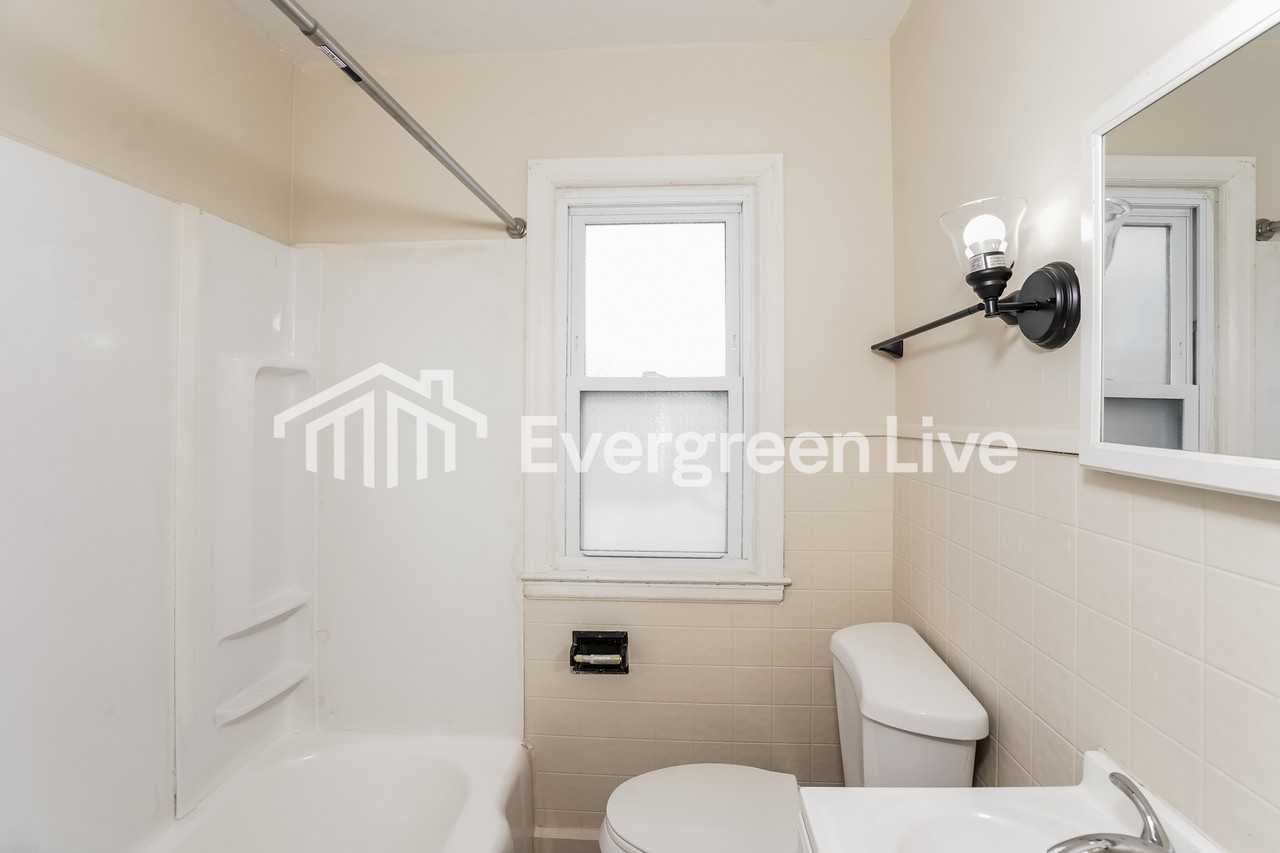 4626 N 42nd St - Photo 5 of 15