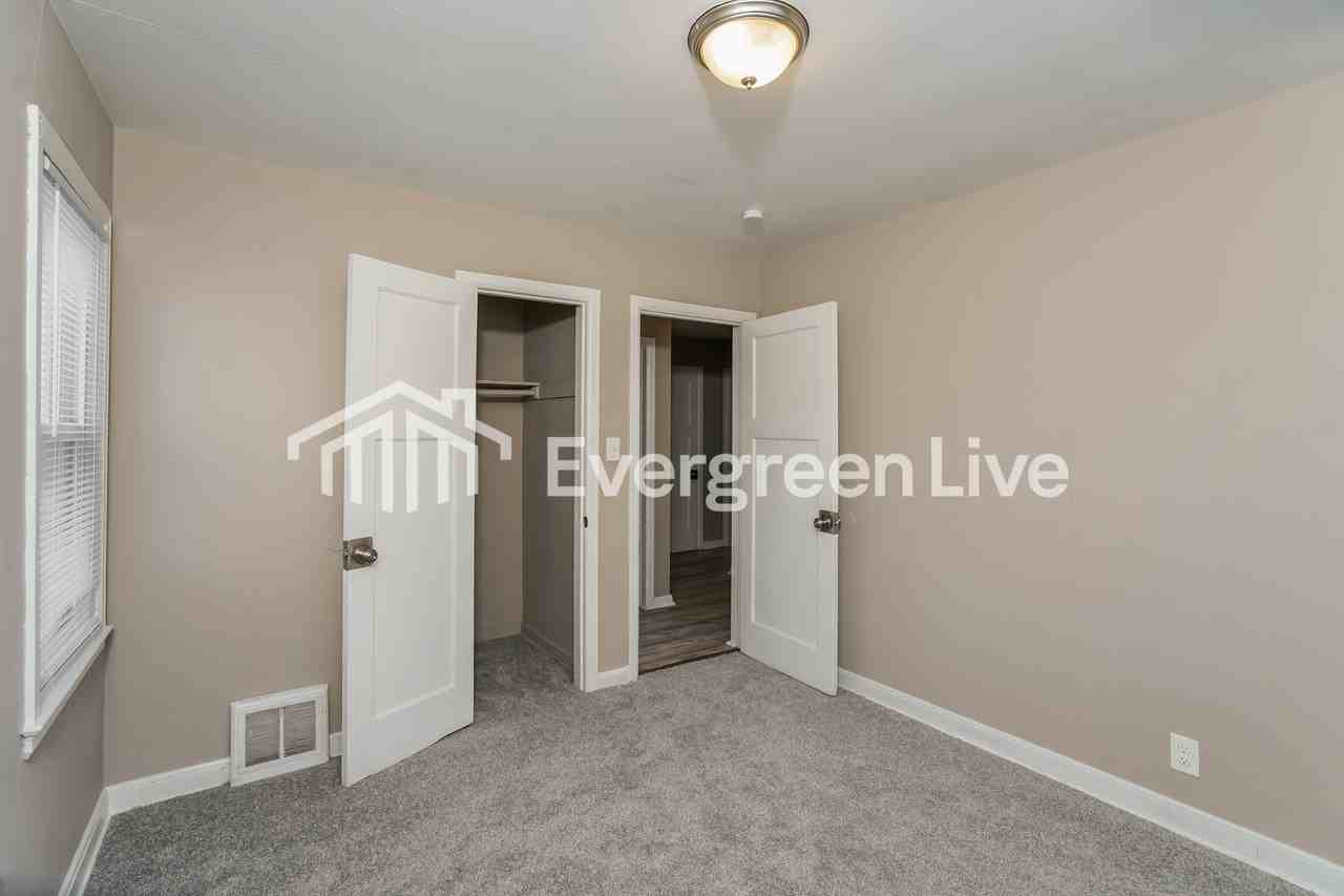 4626 N 42nd St - Photo 6 of 15