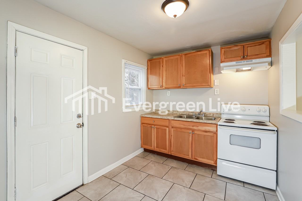 7409 Walrond Ave - Photo 2 of 15