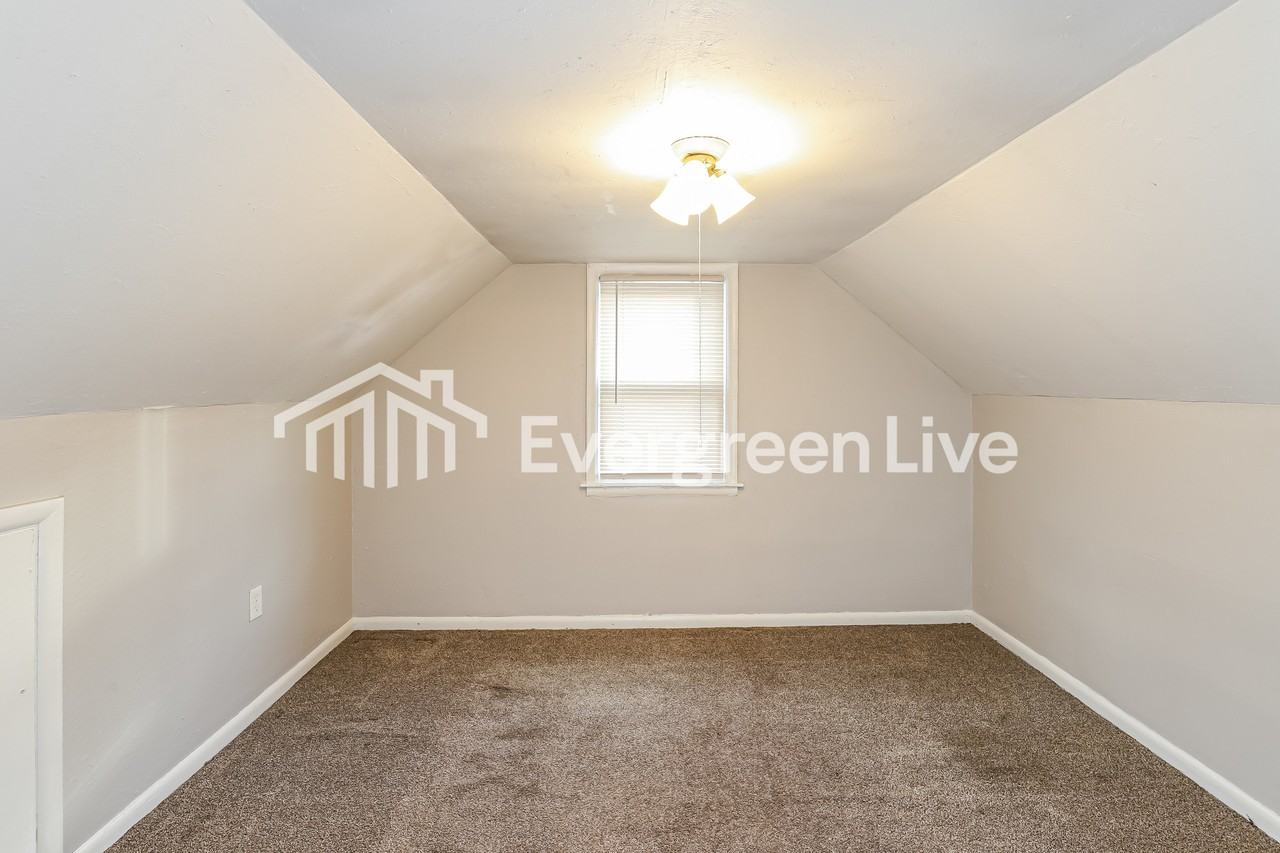 7409 Walrond Ave - Photo 7 of 15