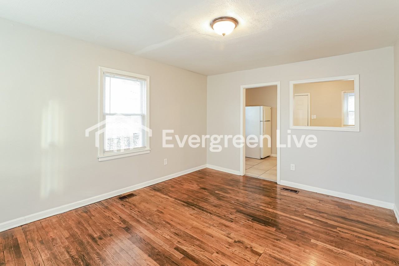 7409 Walrond Ave - Photo 2 of 15