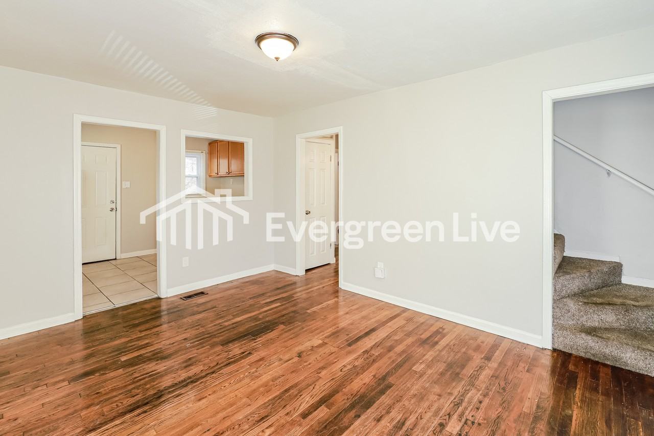 7409 Walrond Ave - Photo 3 of 15