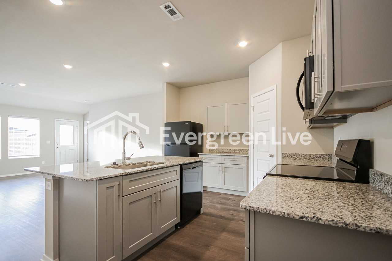 6615 Nw Kathleen St - Photo 6 of 16