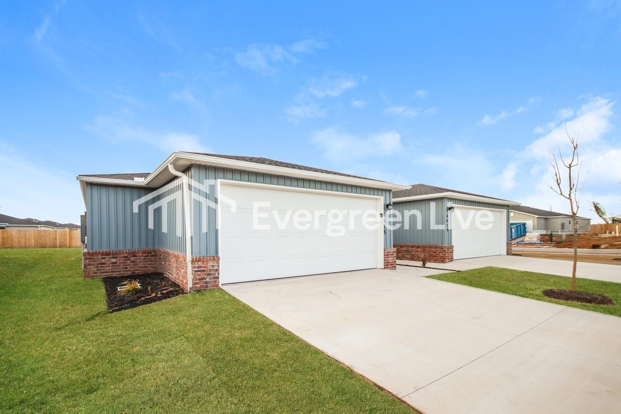 6613 Nw Kathleen St - Photo 3 of 16