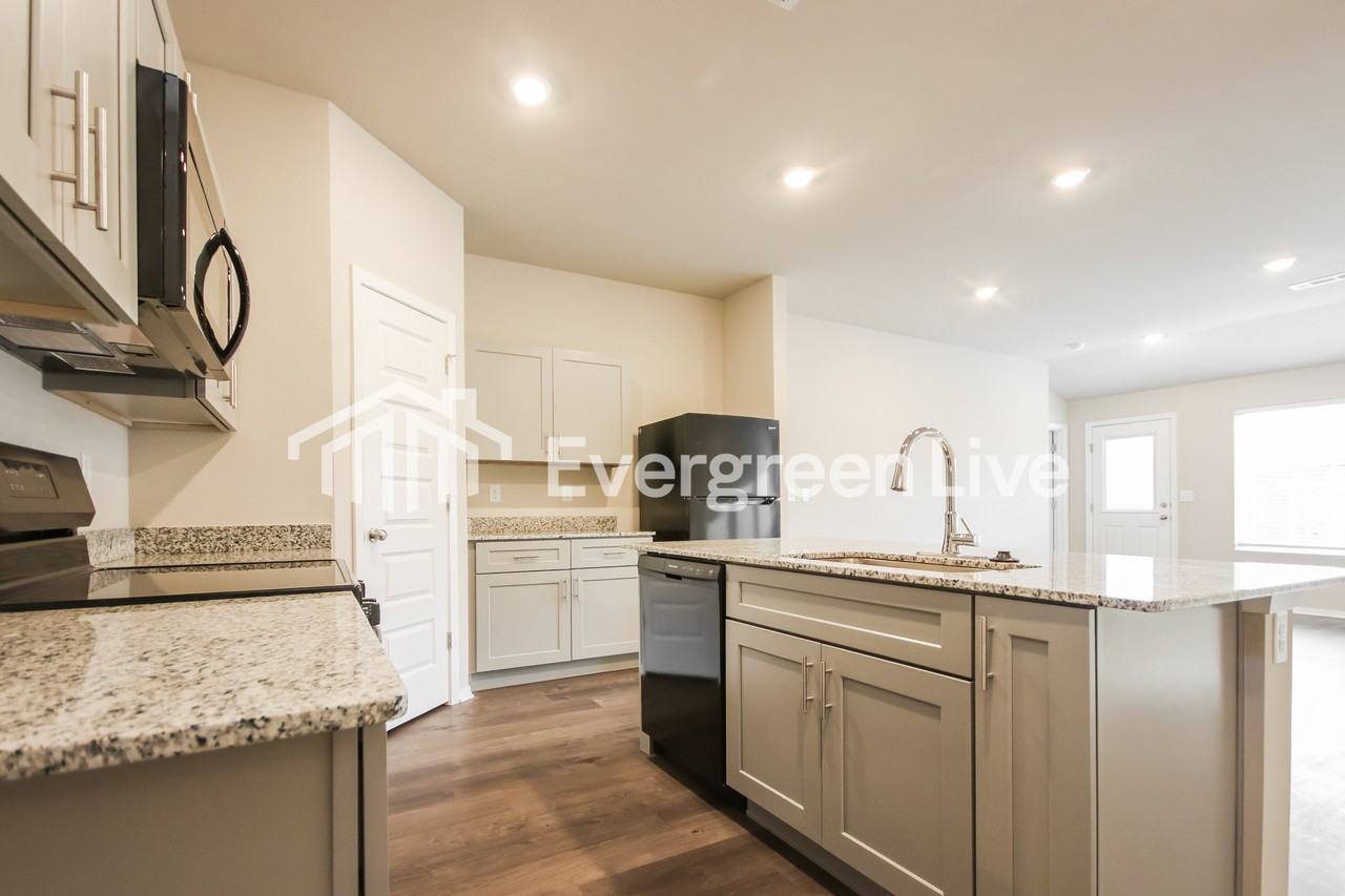 6613 Nw Kathleen St - Photo 5 of 16