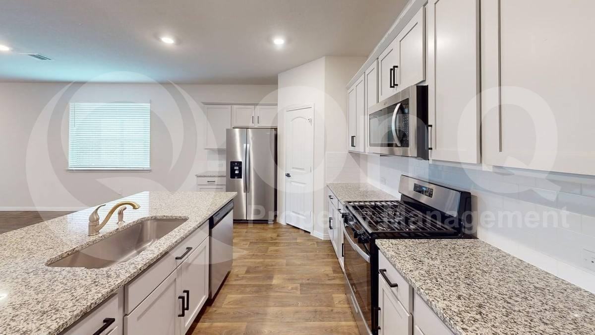 245 Brooklyn Dr - Photo 4 of 10