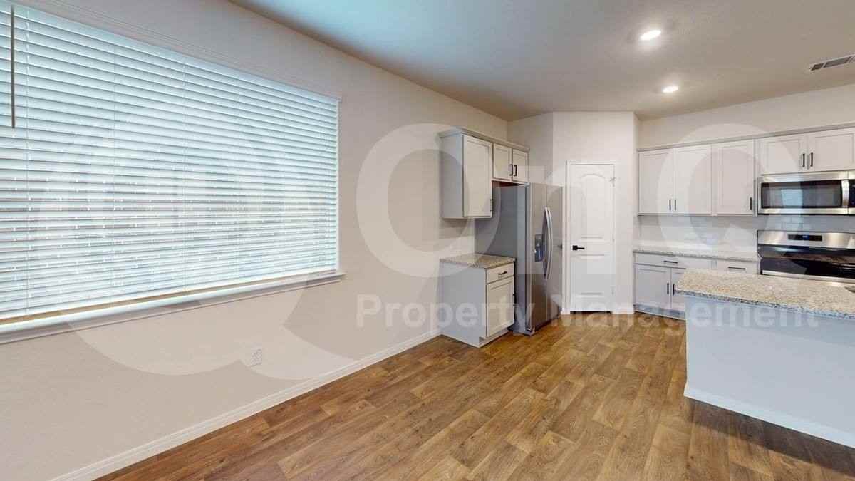 245 Brooklyn Dr - Photo 5 of 10