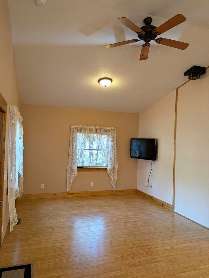 291 Leamon Dr - Photo 3 of 9