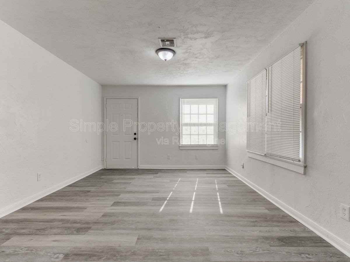 405 E Northrup Dr - Photo 2 of 10