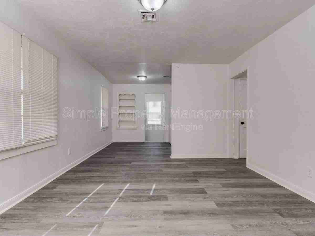 405 E Northrup Dr - Photo 3 of 10
