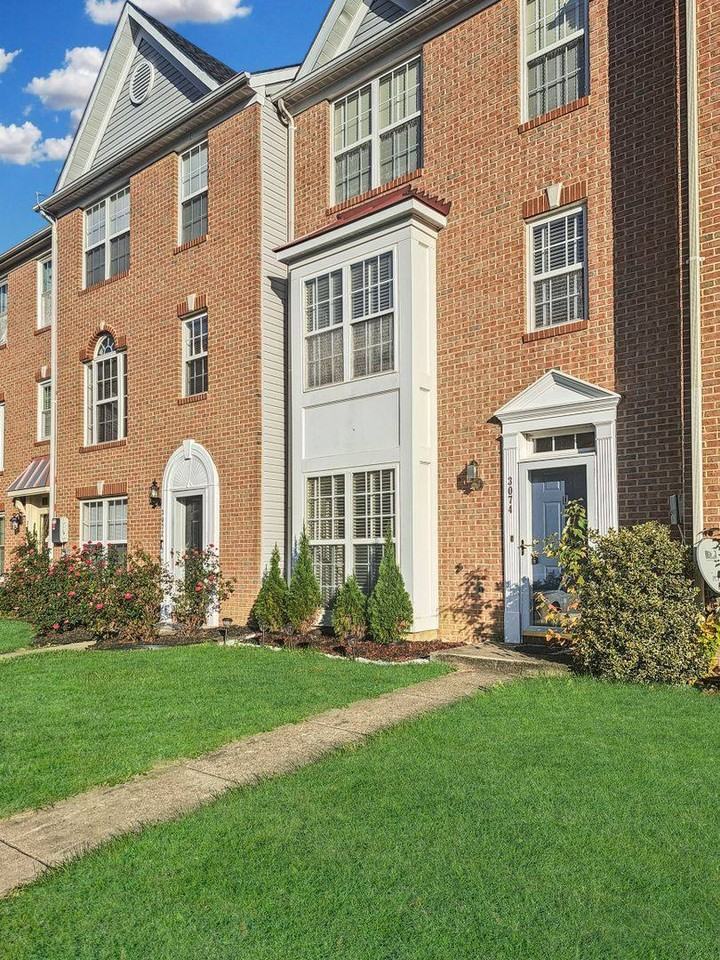 3074 Esser Pl - Photo 2 of 10