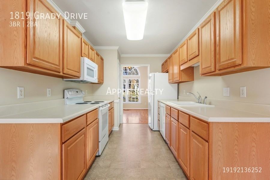 1819 Grady Dr - Photo 3 of 16