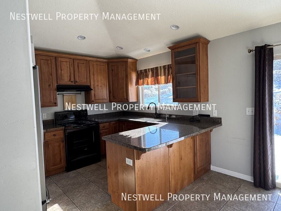 3042 E Lookout Dr - Photo 2 of 18