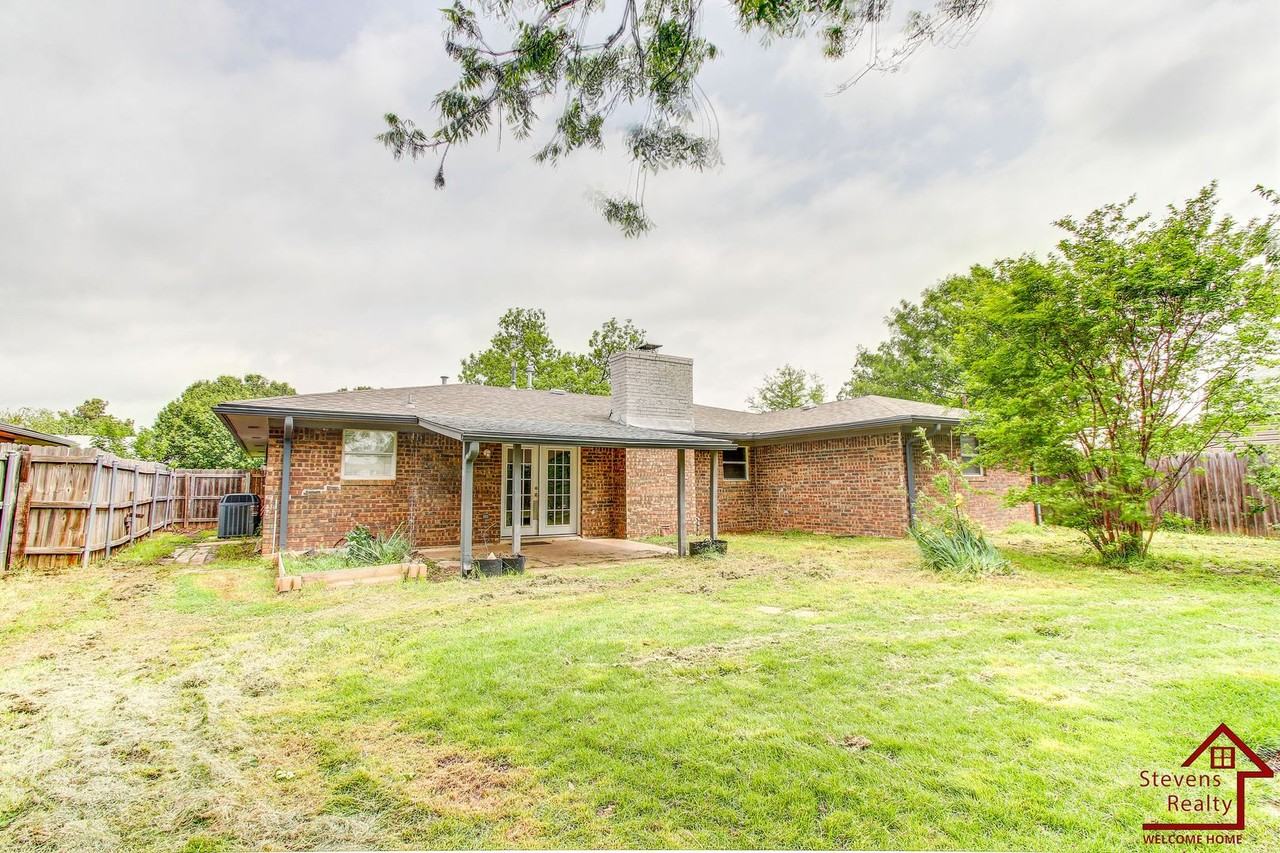 303 Sw 72nd St - Photo 2 of 34