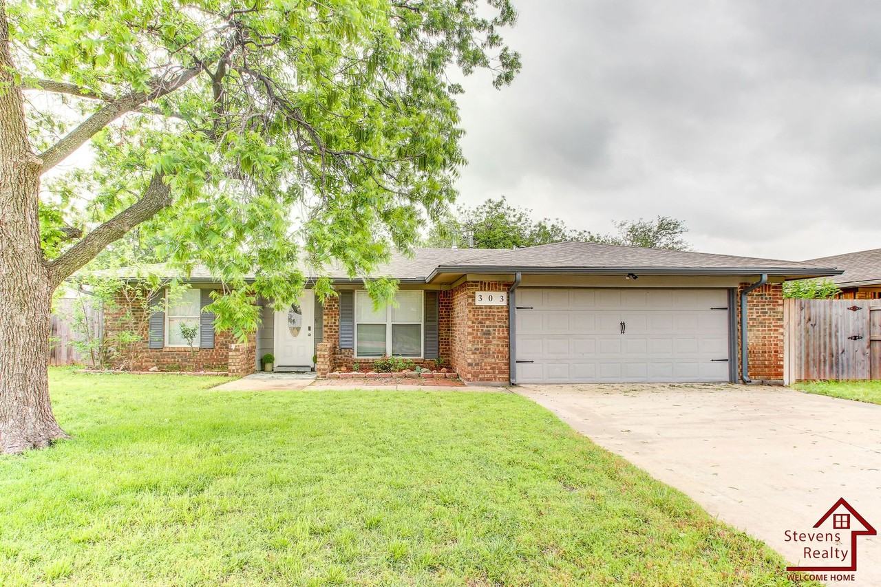 303 Sw 72nd St - Photo 4 of 34