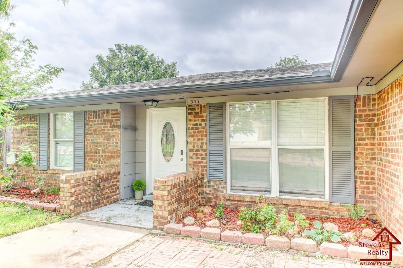 303 Sw 72nd St - Photo 7 of 34