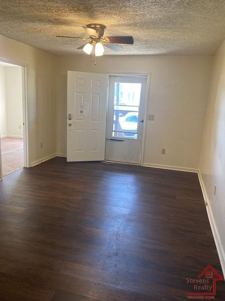 220 Dogwood Pointe Dr #2 - Photo 3 of 9