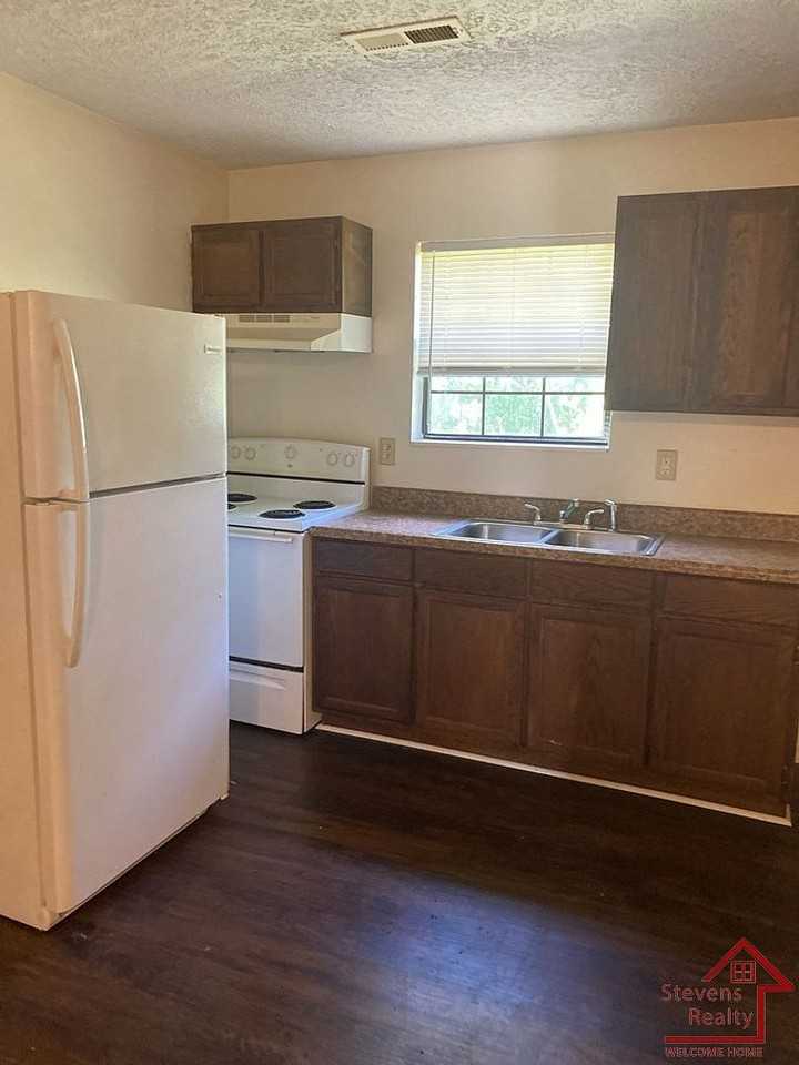 220 Dogwood Pointe Dr #2 - Photo 4 of 9