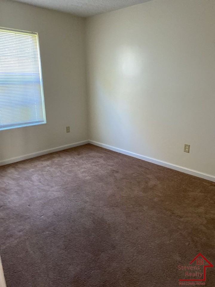 220 Dogwood Pointe Dr #2 - Photo 7 of 9