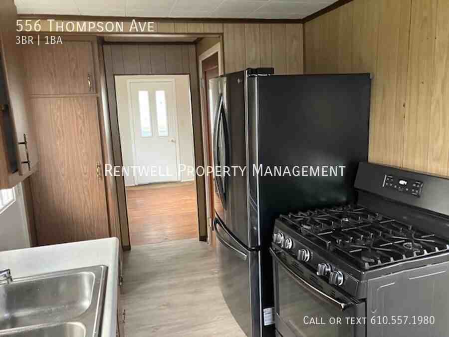 556 Thompson Ave - Photo 3 of 11