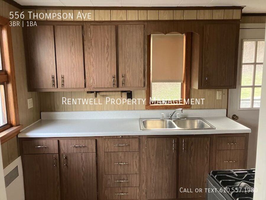 556 Thompson Ave - Photo 4 of 11