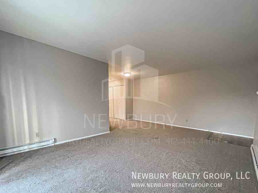 1449 Poplar St #23 - Photo 5 of 17