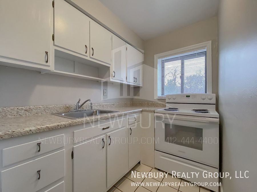 1449 Poplar St #23 - Photo 7 of 17